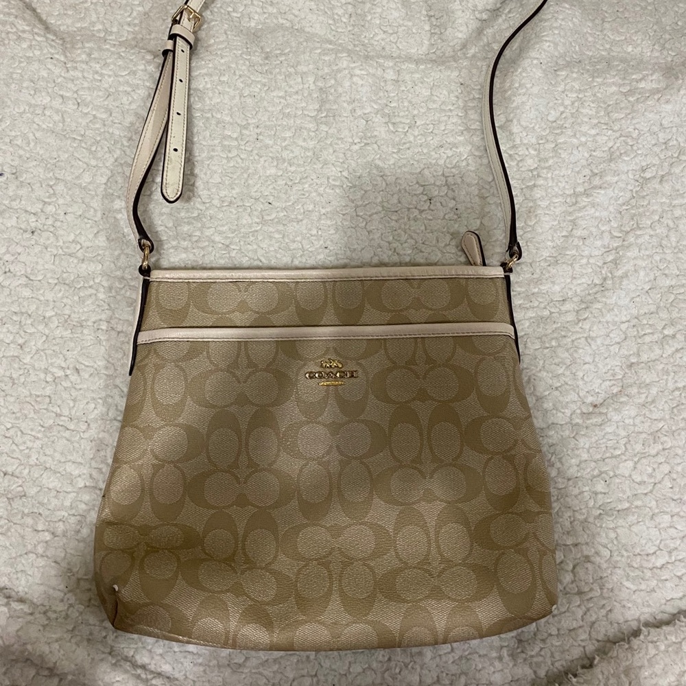 White coach purse cross body